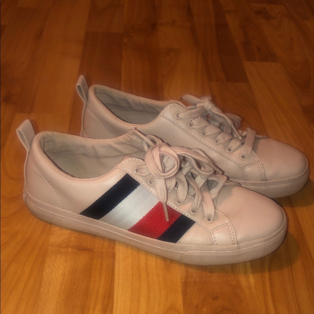 Tommy Hilfiger Stylish Cream Sneakers with Striped Detail